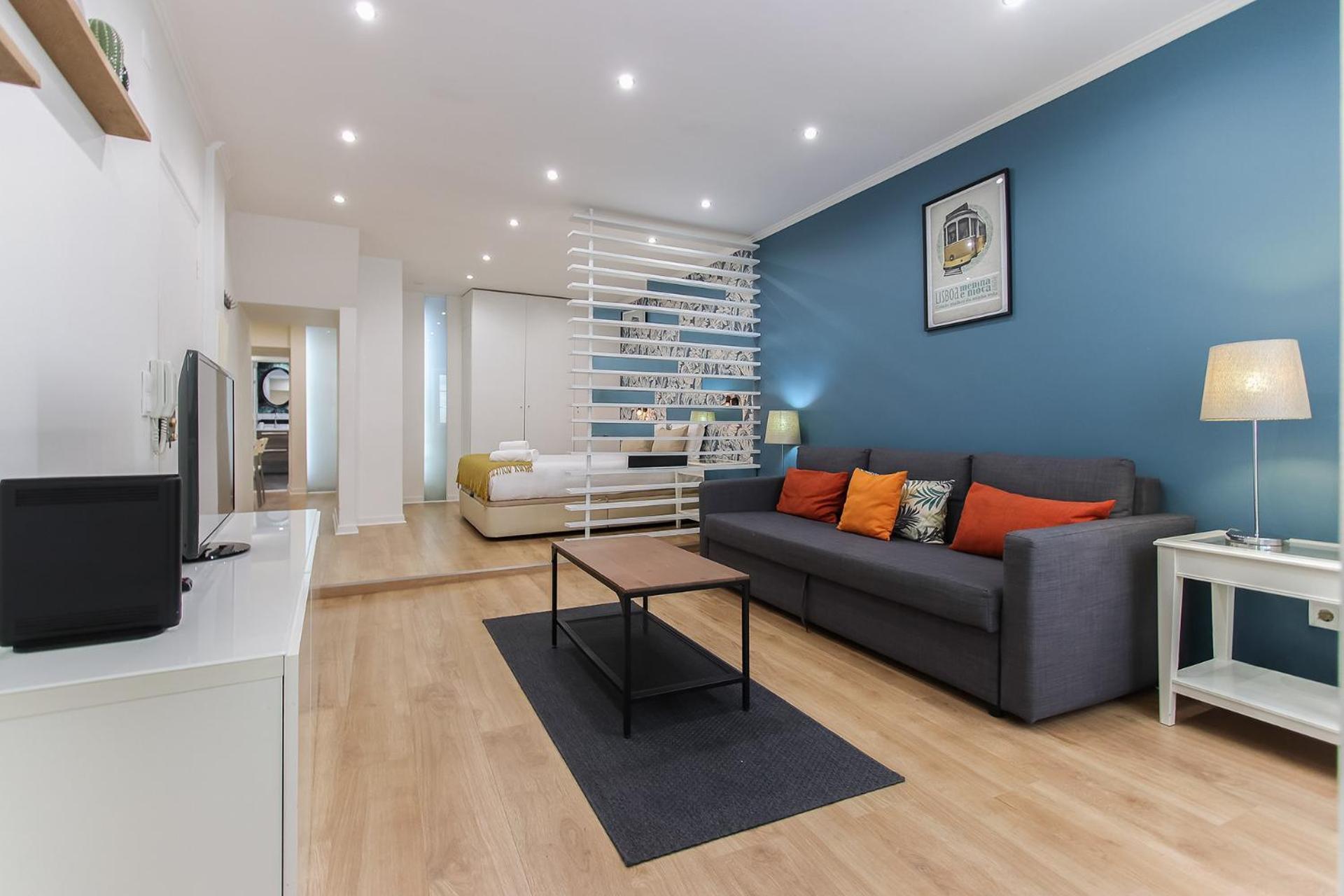 Apartment Downtown Charming Ii By Homing